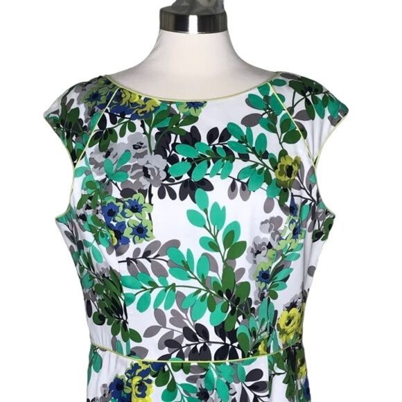 London Style Collection 14 back cutout dress - Picture 5 of 6